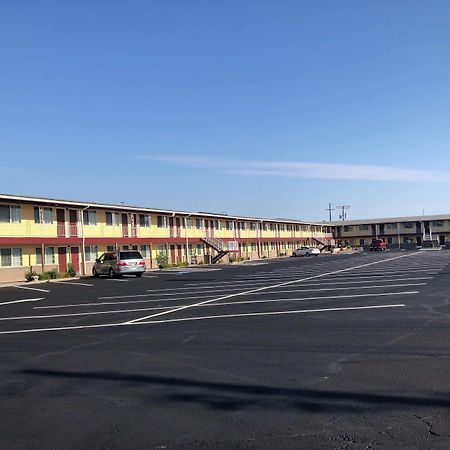 Super 8 By Wyndham Ontario Motel Kültér fotó