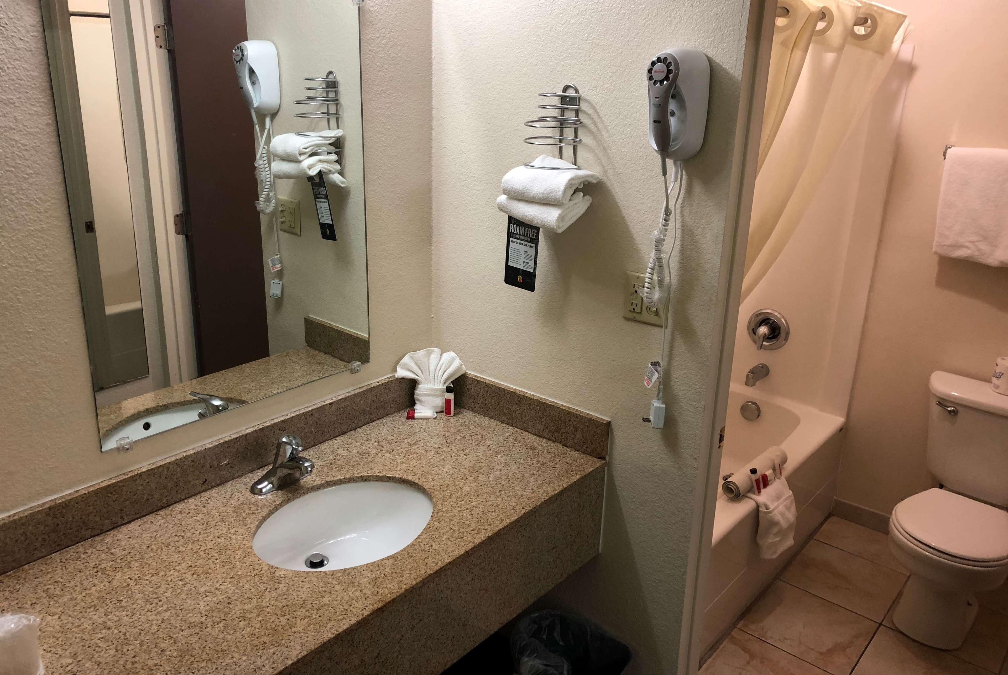 Super 8 By Wyndham Ontario Motel Kültér fotó