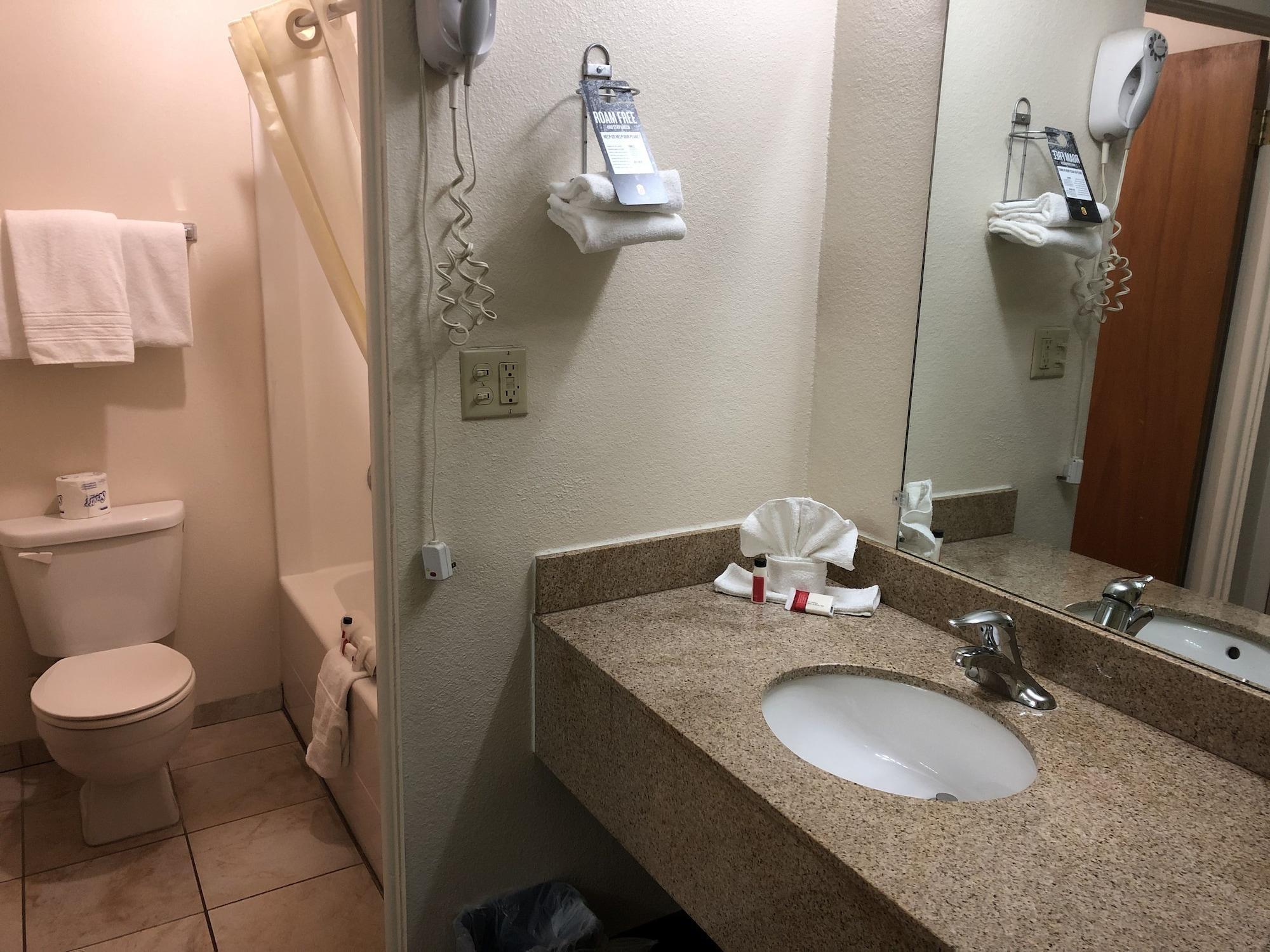 Super 8 By Wyndham Ontario Motel Kültér fotó