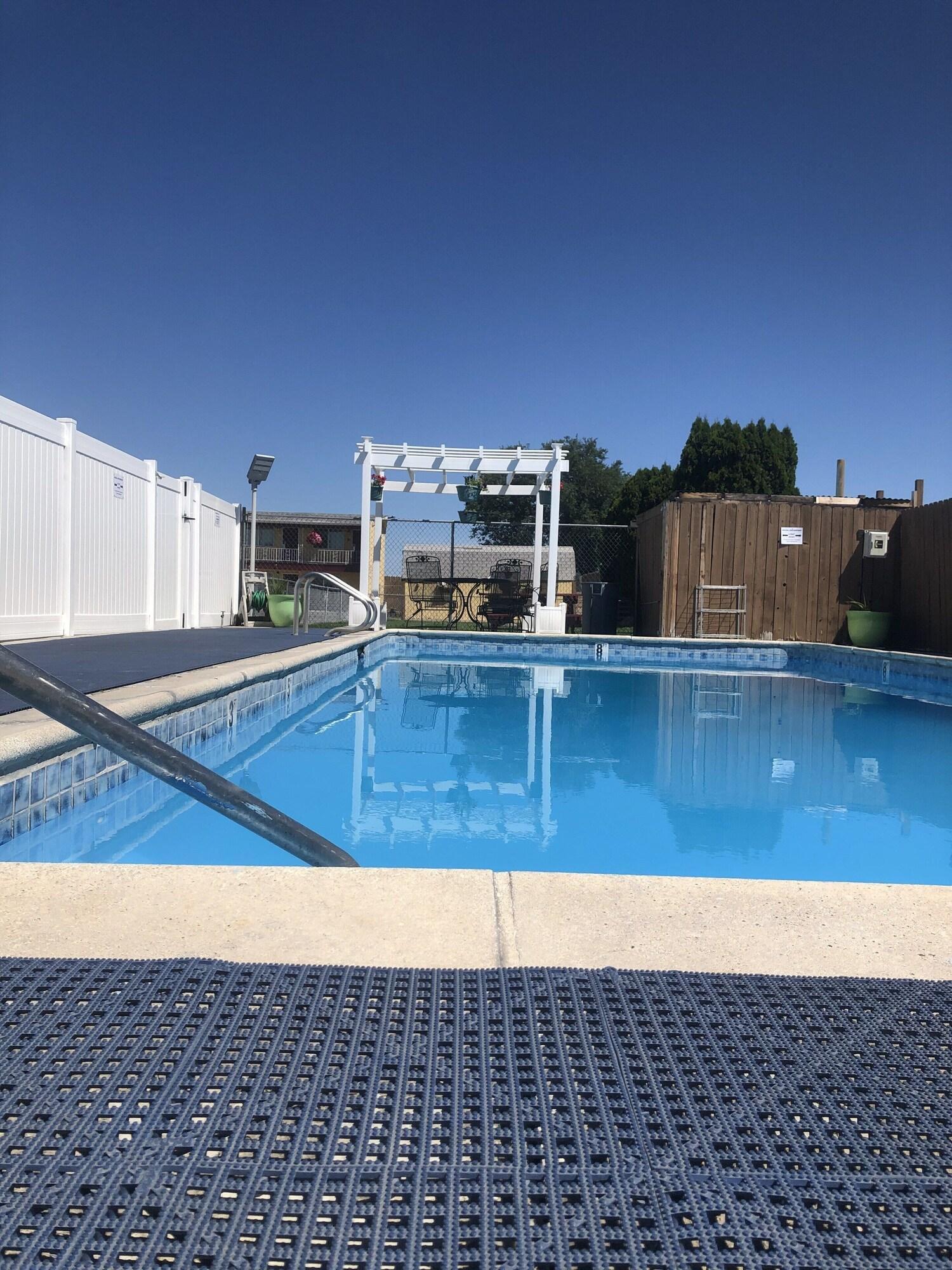 Super 8 By Wyndham Ontario Motel Kültér fotó