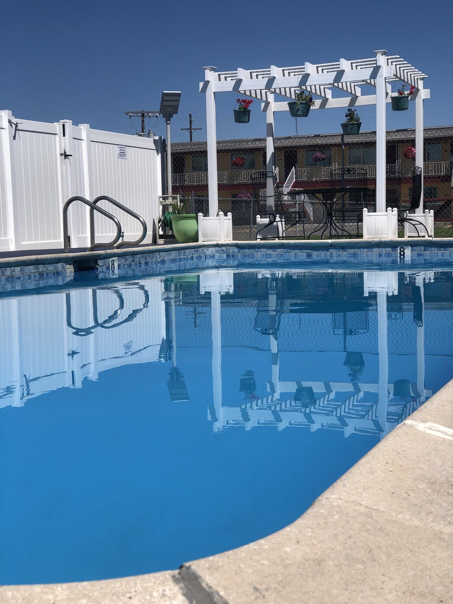 Super 8 By Wyndham Ontario Motel Kültér fotó