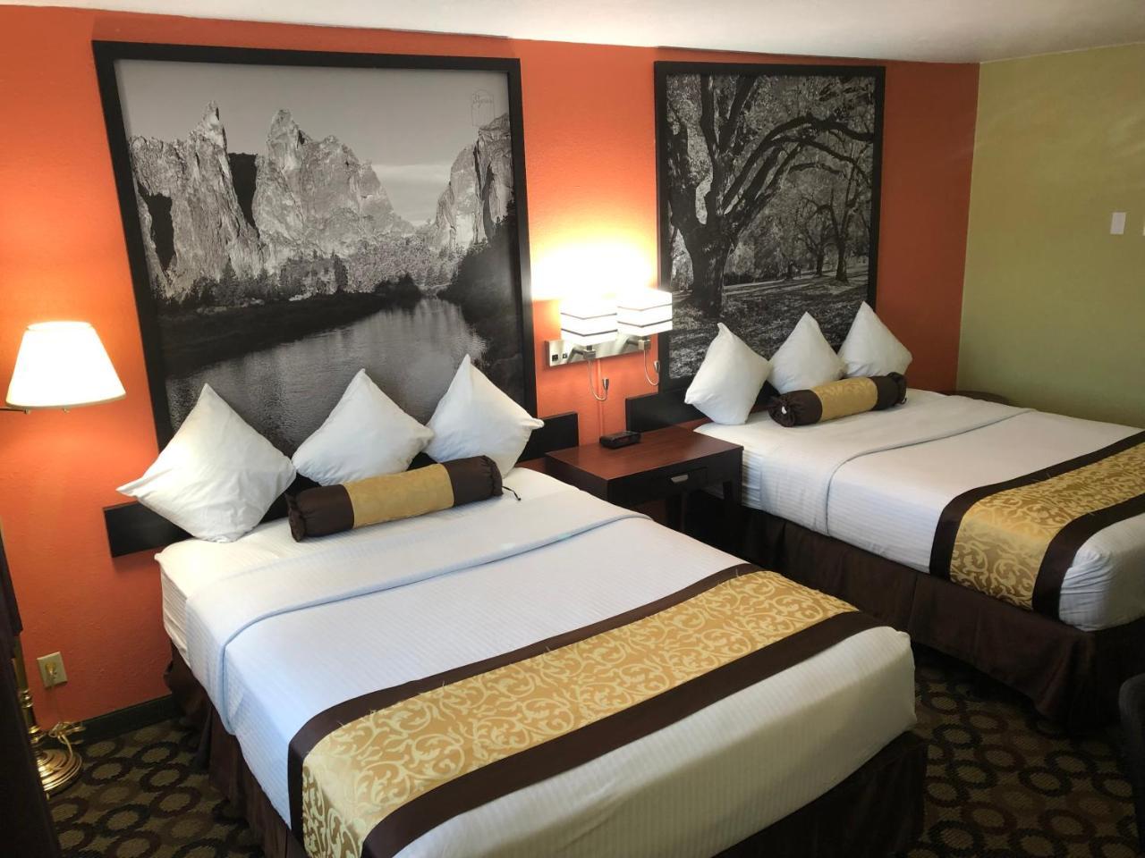 Super 8 By Wyndham Ontario Motel Kültér fotó